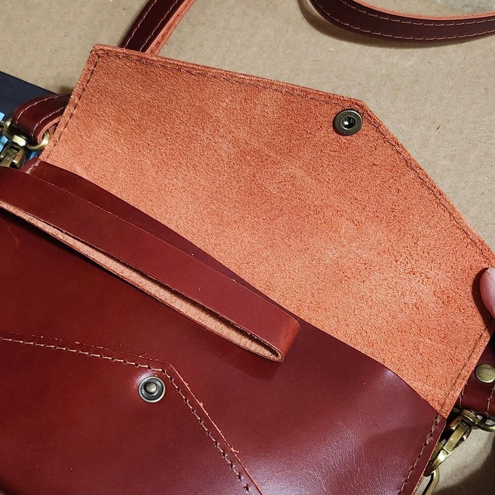 Portland Leather Cowboy Sunset Envelope Crossbody Unicorn Color Smooth Leather - Picture 8 of 10